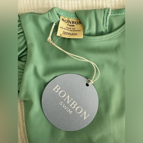 MIA SHOULDER RUFFLE RASHGUARD 2T - Picture 2 of 3